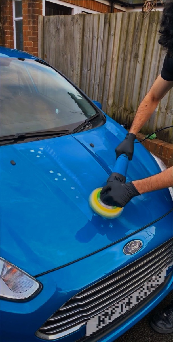 ZM Mobile Valet machine polishing a car bonnet